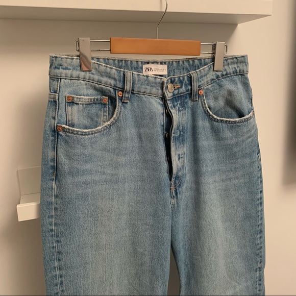 Women’s ZARA High Waisted Light Wash Demin Jeans - Picture 4 of 4